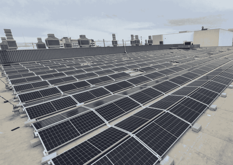 Flachdach PV-Anlage von Siemens Mobility