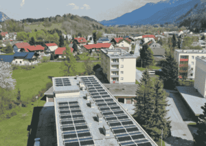 PV-Anlage auf dem Dach der Wohnanlage in der Revantsiedlung 4