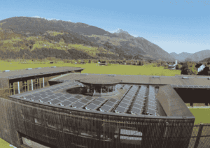 PV Anlage auf dem Dach der Weissenseer Holz-System-Bau GmbH