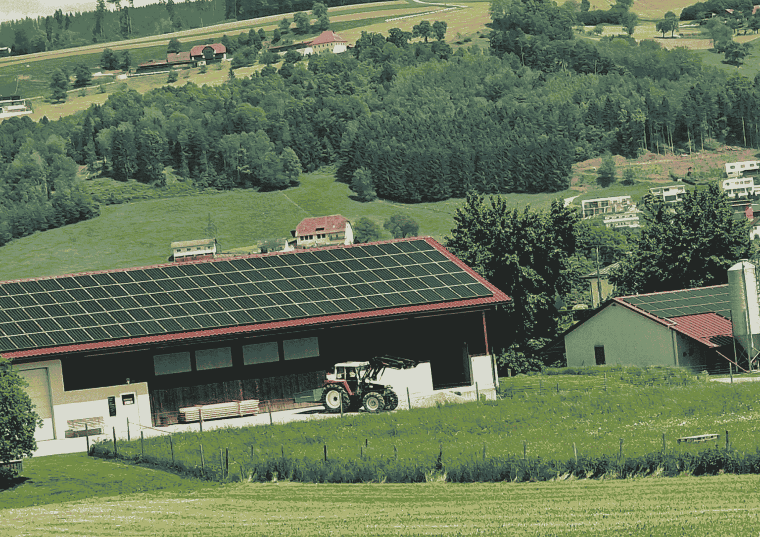 Bauernhof mit PV-Anlage am Dach