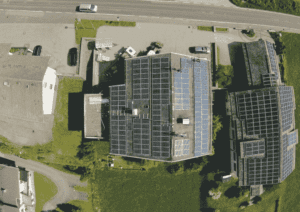 Foto von der PV-Anlage auf dem Dach der Freiwilligen Feuerwehr Weißensee