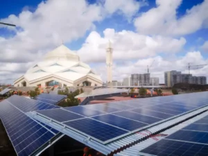 PV Anlage auf der ersten energieautarken Moschee in Astana