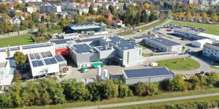 Photovoltaik-Anlage auf den Dächern der LAM Research AG