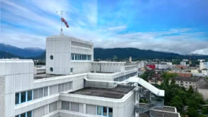 Das Dach des LKH Villach, bevor eine PV-Anlage darauf gebaut wurde.