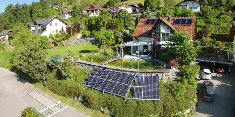 Freistehende Solaranlage für den Garten in St. Urban mit individueller Unterkonstruktion